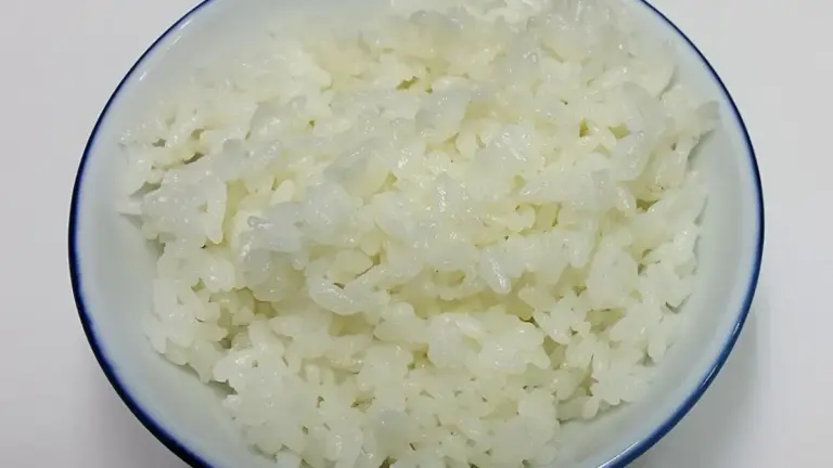 Como transformar arroz dormido em prato novo com segurança